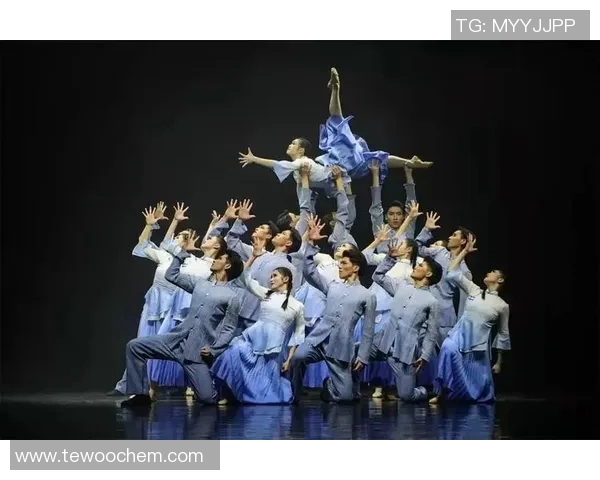 足球明星背后的爱情故事她们如何在聚光灯下绽放光彩 足球明星背后的爱情故事她们如何在聚光灯下绽放光彩