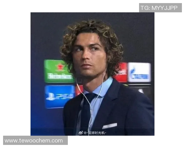 足球明星短卷发女神的时尚魅力与个性风格解析 足球明星短卷发女神的时尚魅力与个性风格解析