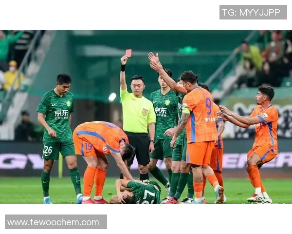 2013年北京国安与山东鲁能激战回顾:激情四溢的中超经典对决