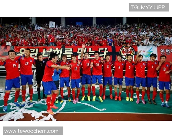 国足在友谊赛中以3比0战胜韩国队展现强大实力和团队配合